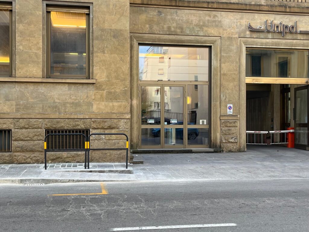 Scivoli in via Lorenzo Il Magnifico ai civici nr. 1,3 e 5